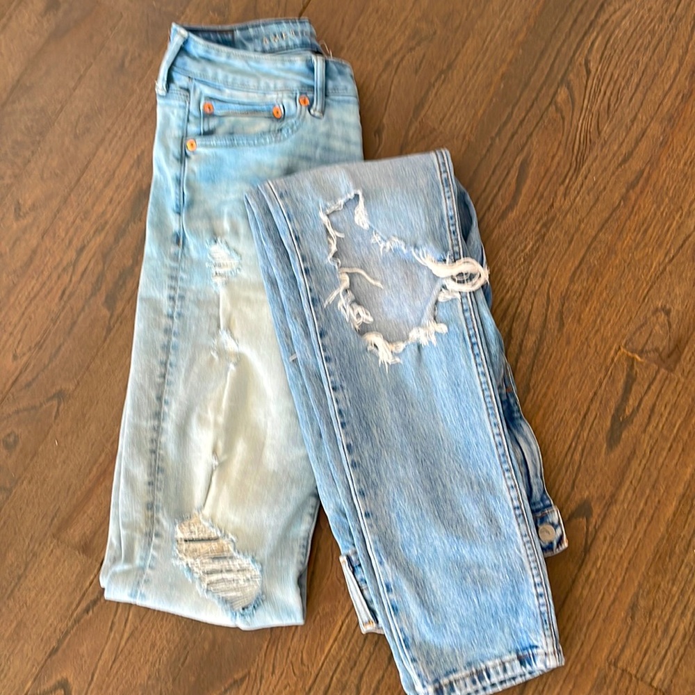 BUNDLE MENS 28x30 DISTRESSED JEANS-AE & LEVIS SLIM FIT